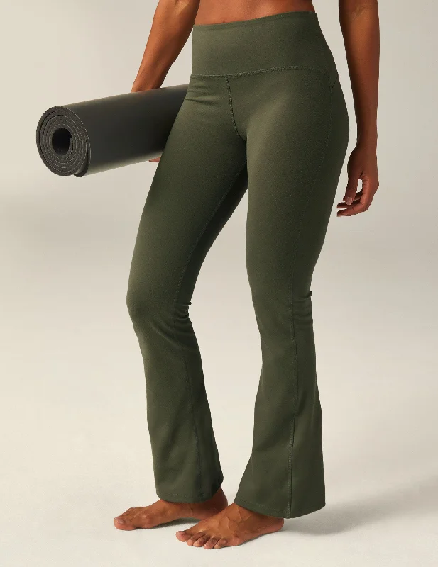 powerbeyond-strive-bootcut-pant-modern-green-it1248