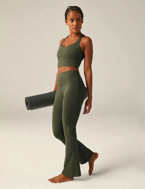 powerbeyond-strive-bootcut-pant-modern-green-it1248